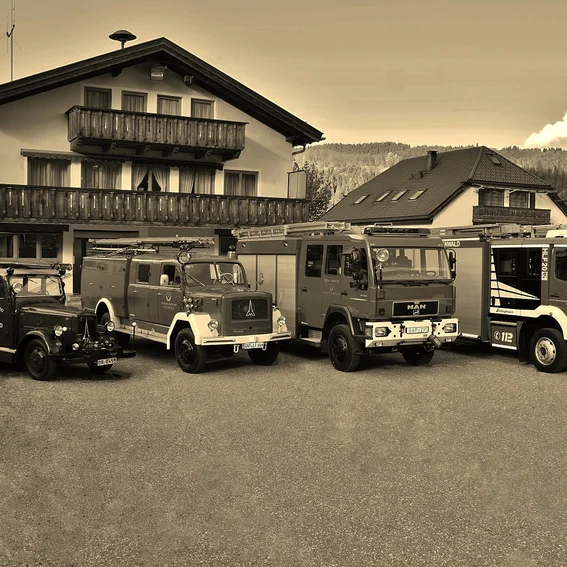 Generationen LF Feuerwehr (4).JPG
